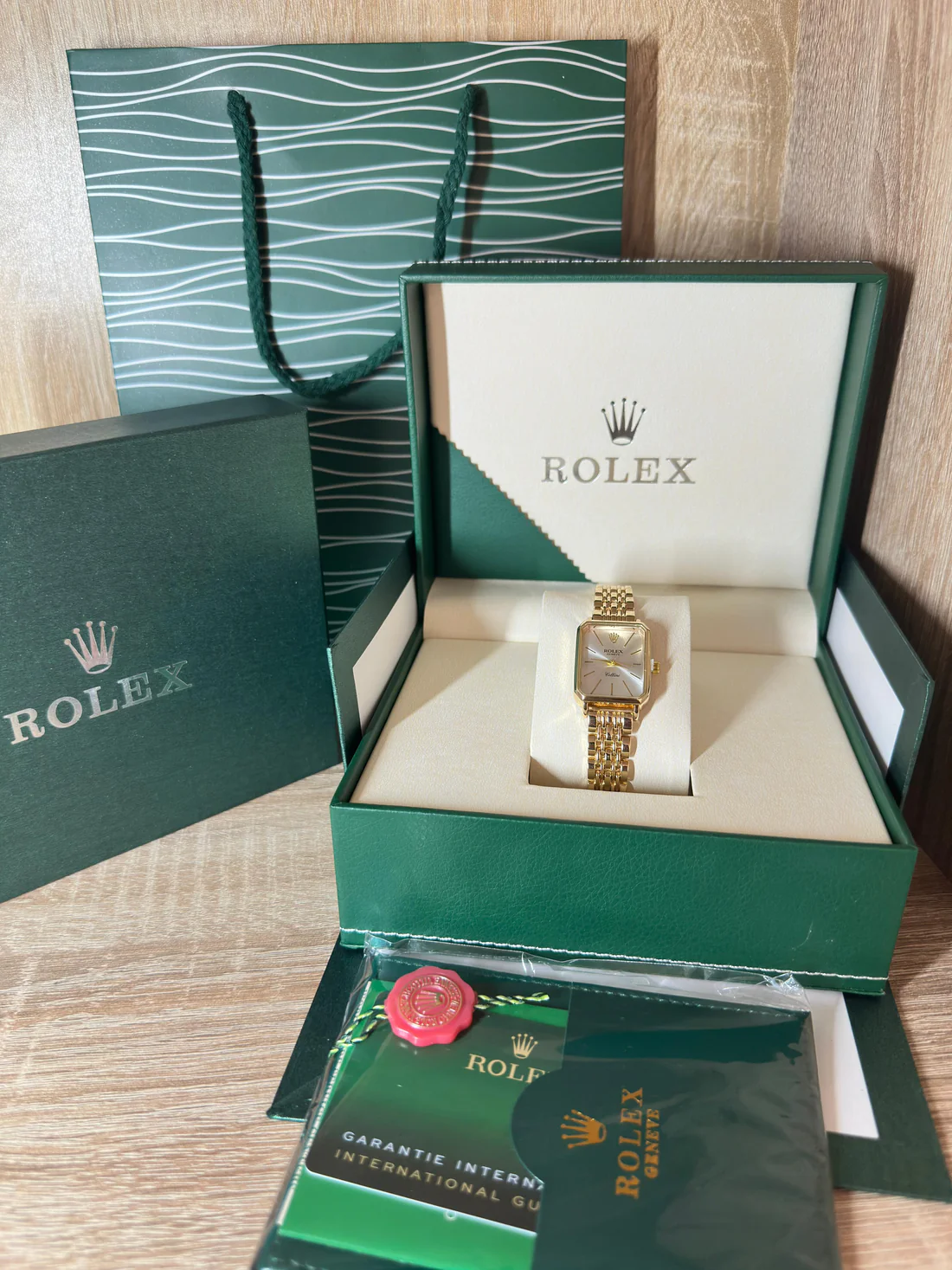 ROLEX FEMMES RECTANGULAIRE COFFRET
