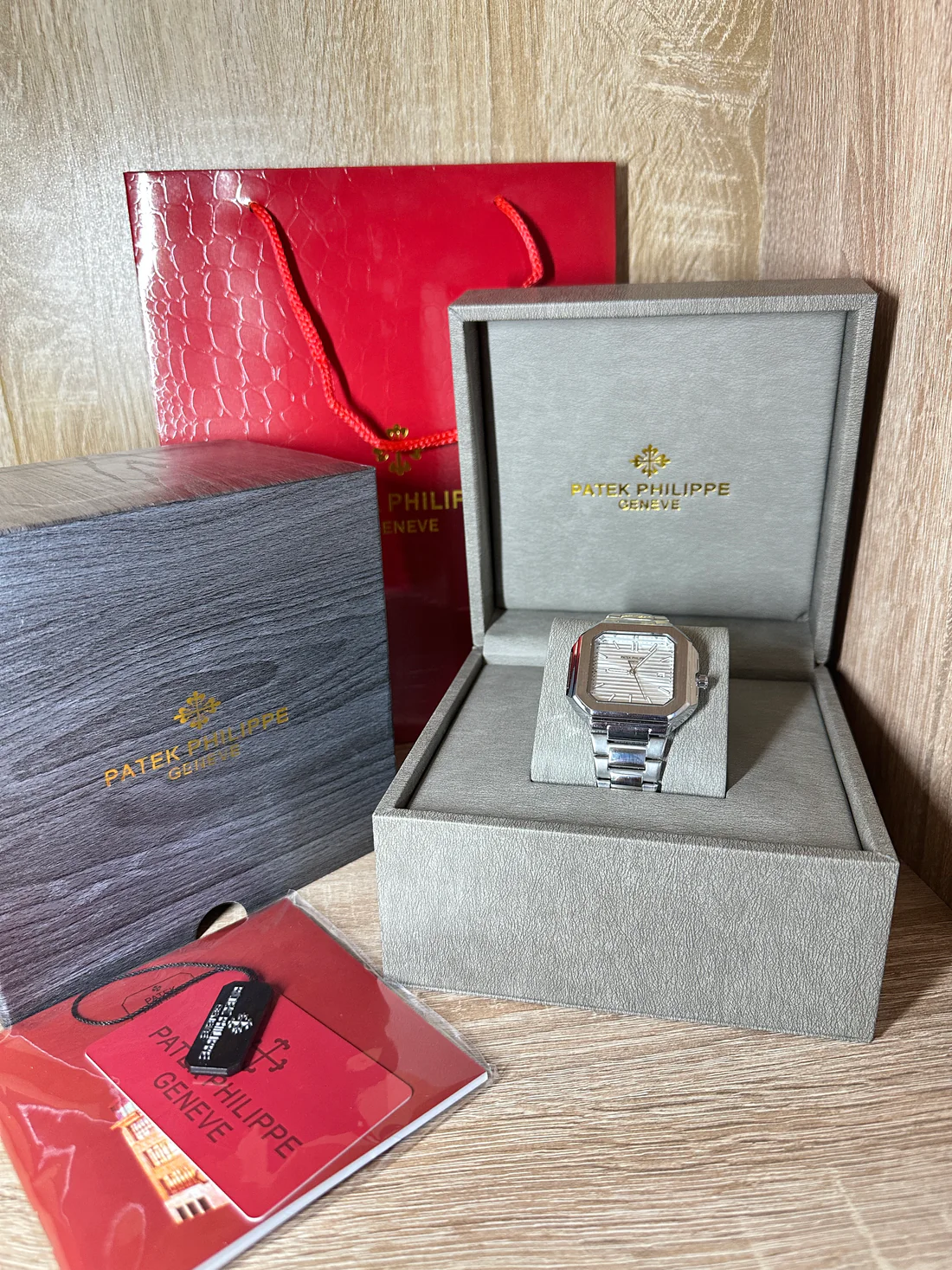 PATEK CARRÉ ACIER HOMMES COFFRET