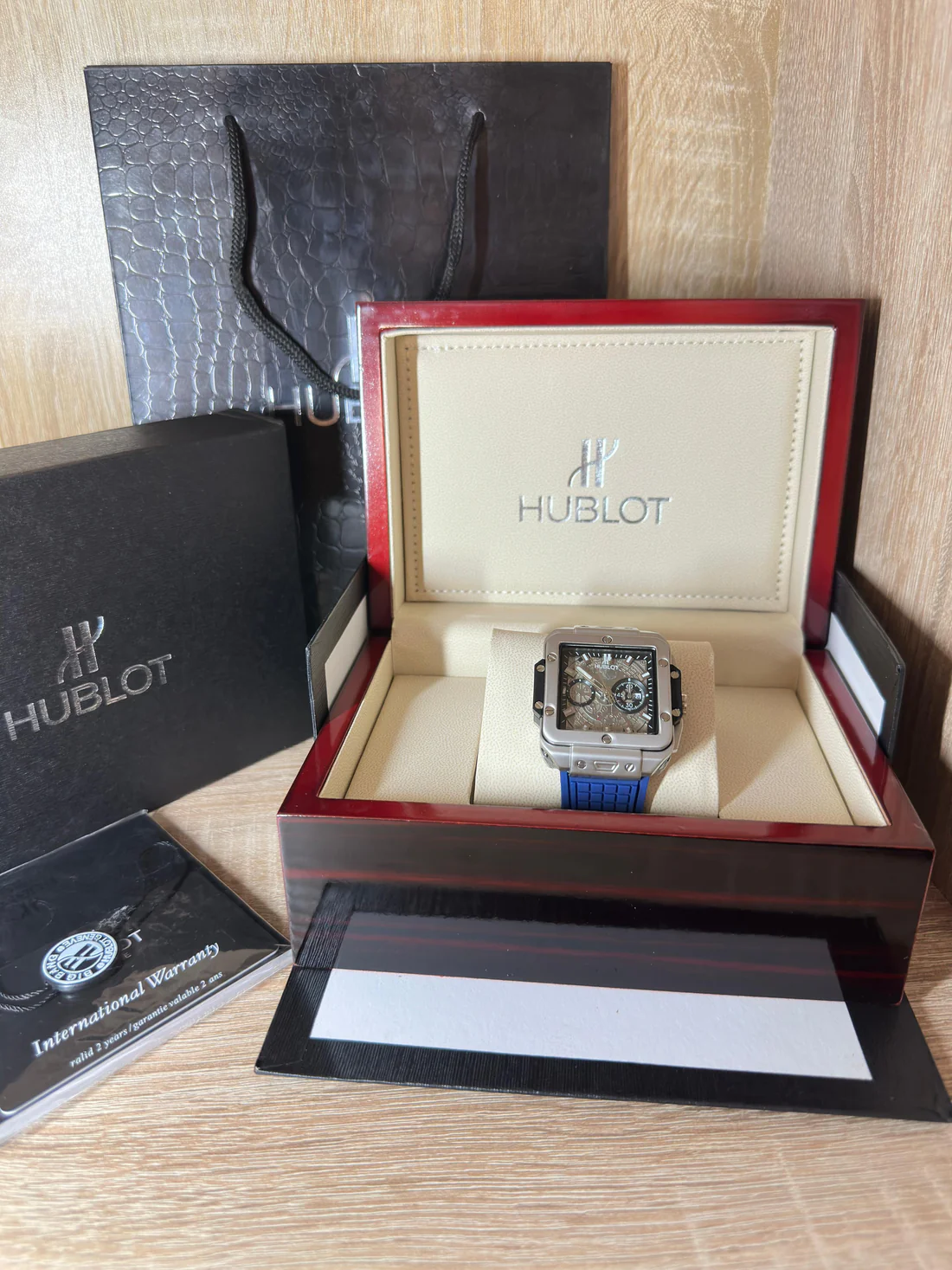 HUBLOT CARRÉ COFFRET