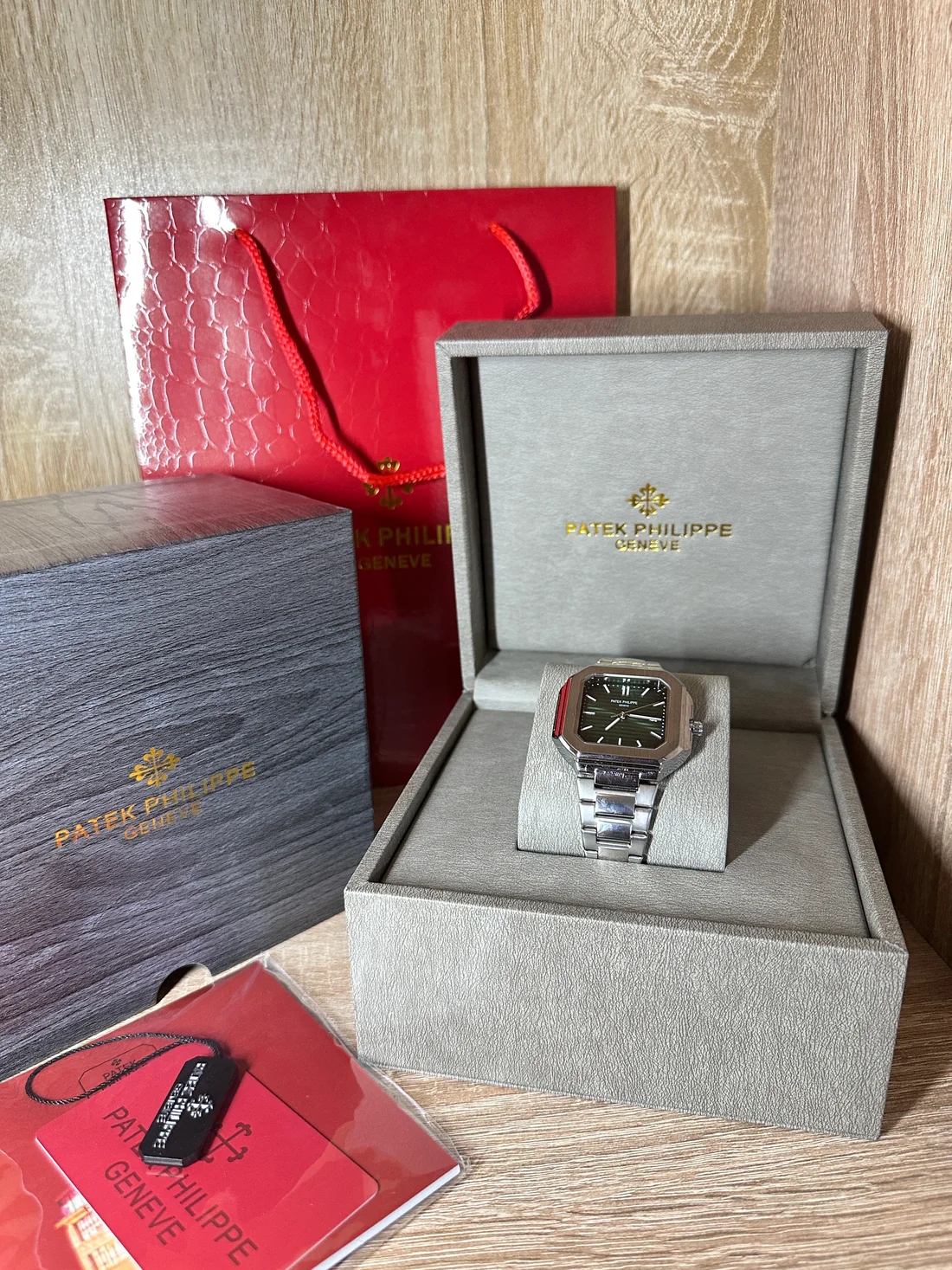 PATEK CARRÉ ACIER HOMMES COFFRET