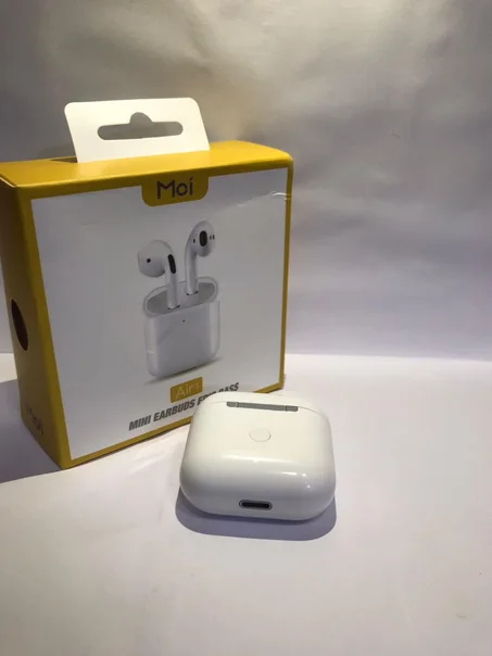 سماعات بلوتوث اللاسلكيه الغنية عن التعريف بجودتها العالية في الصوت وفي المدة الشحن Airpods Moi