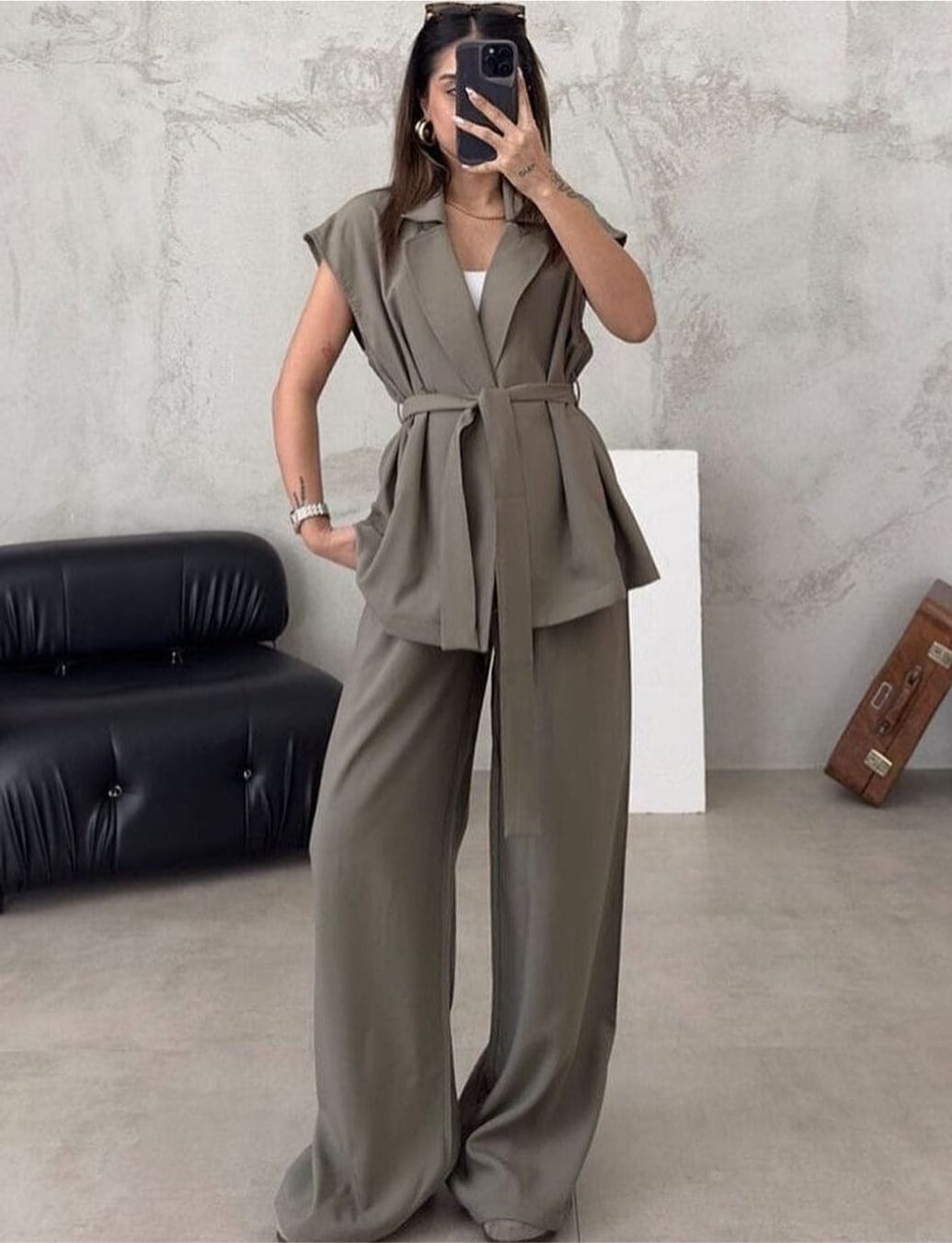 Ensemble sans manches avec ceinture et pantalon large
