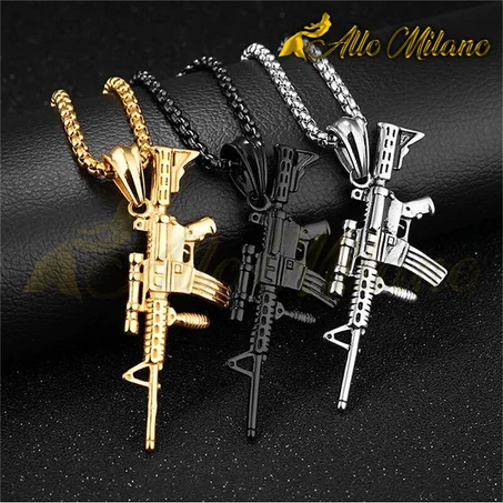 Collier avec pendentif de kalachnikov