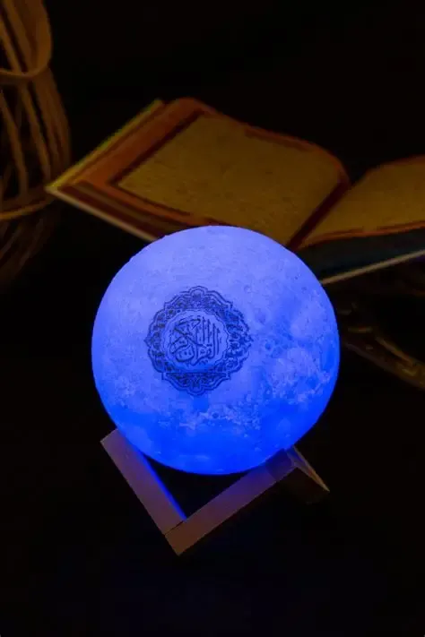 مكبر صوت على شكل مصباح القمر