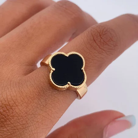Midnight Clover gold ring