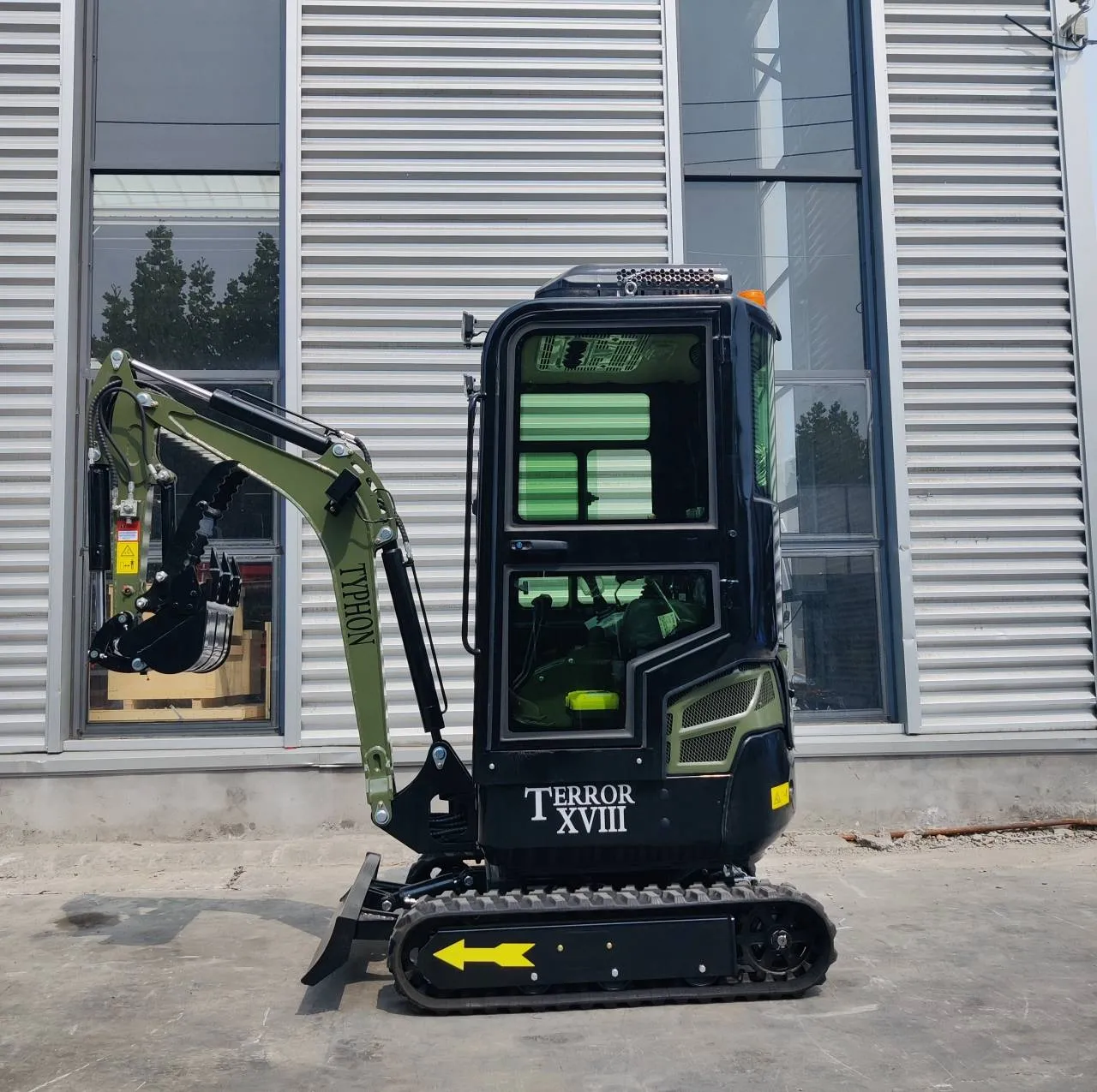 Green TYPHON TERROR XVIII Prestige 2 Ton Mini Excavator KUBOTA Diesel Engine USA