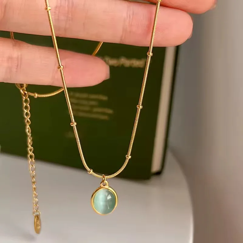 Necklace Blue Cat's Eye Stone / قلادة من حجر عين القط الأزرق