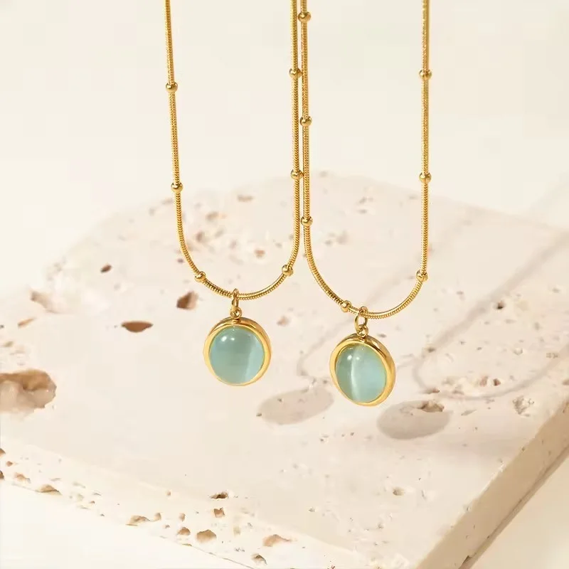 Necklace Blue Cat's Eye Stone / قلادة من حجر عين القط الأزرق