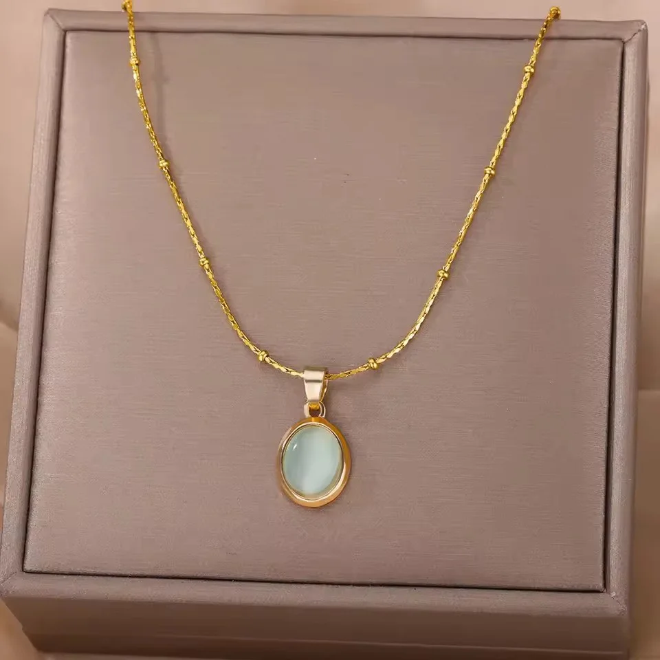 Necklace Blue Cat's Eye Stone / قلادة من حجر عين القط الأزرق