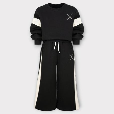 طقم رياضي للبنات – باللون الأسود