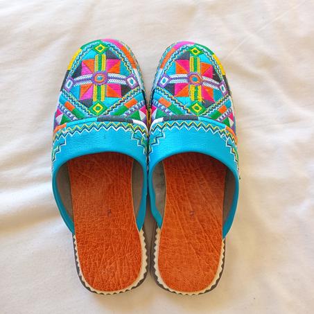 صابو نسائي مدبوغ بالأزرق ومطروز, التوصيل مجاني.