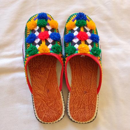 صابو طبيعي من الجلد الأحمر المطروز, التوصيل مجاني.