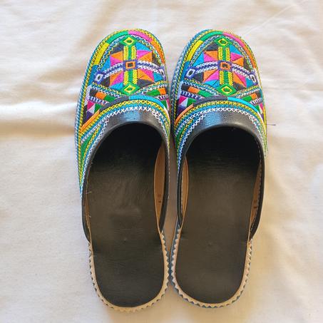 صابو نسائي مدبوغ باللون الأسود مطروز, التوصيل بالمجان.