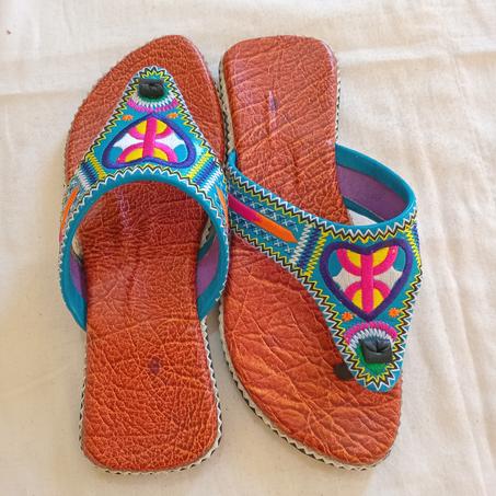 صباعيات نسائية أمازيغية مطروزة, التوصيل مجاني.