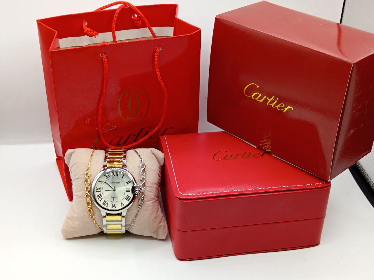 ساعة cartier  لنساء