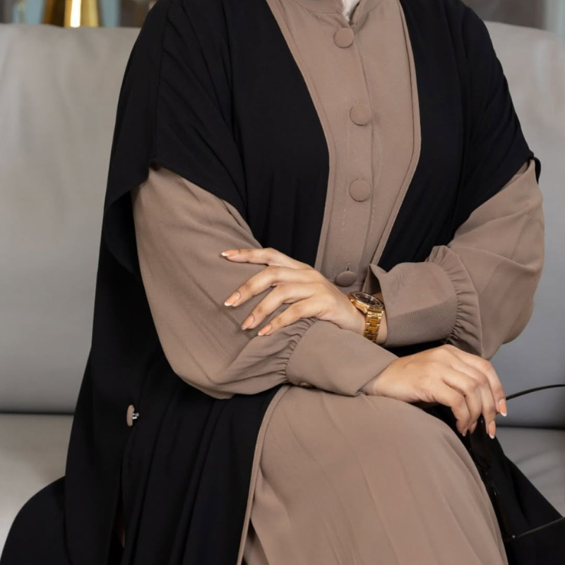 عباية اربع قطع ثوب كريب حرير تصميم فاخر يجمع بين الراحة والاناقة