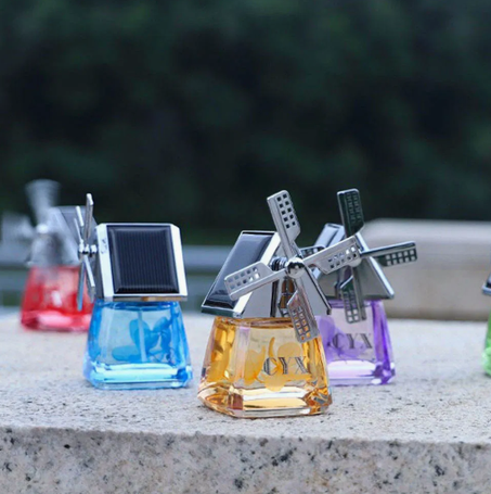 🌀 معطر CYX الشمسي بشكل طاحونة – أناقة ورائحة منعشة لسيارتك!