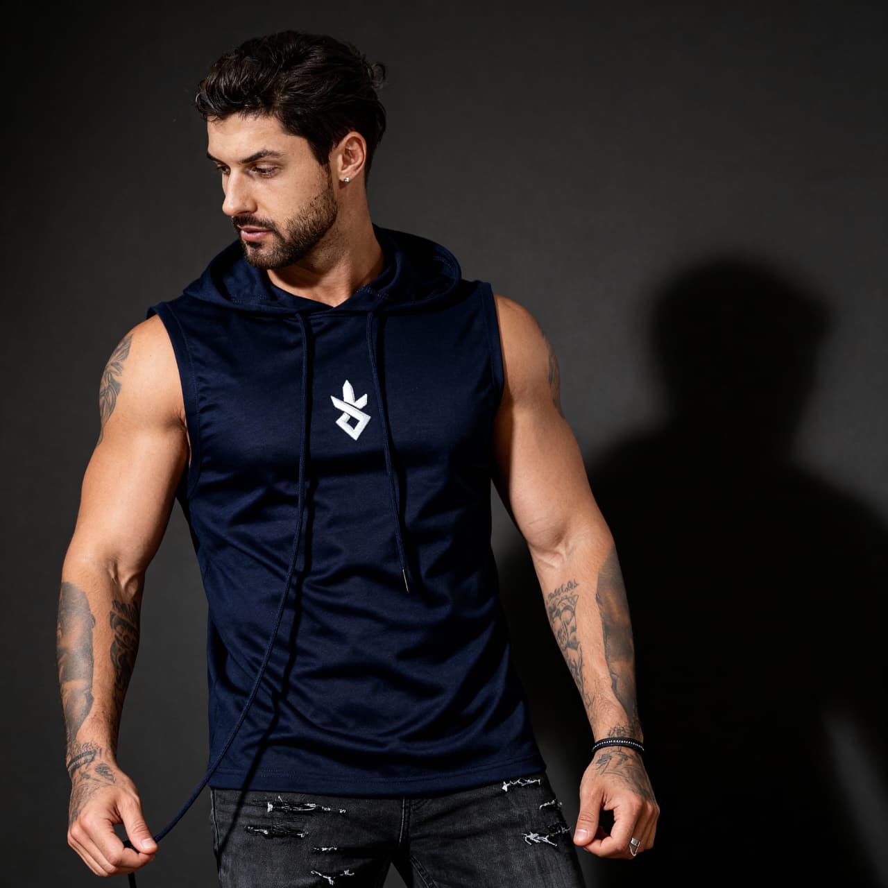 DEBARDEUR NOIRE ET BLEU MARIN