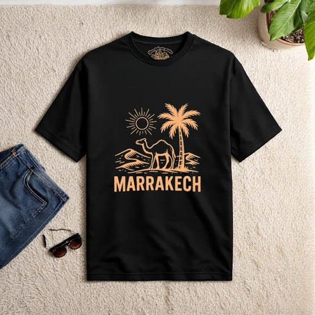 T-shirt souvenir Marrakech – Chameau, Soleil & Dunes du désert | Cadeau touriste Maroc