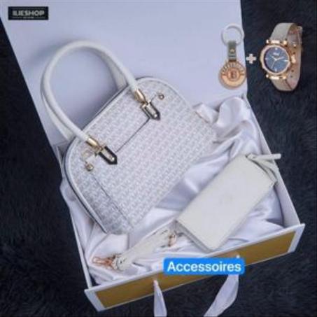 باك جديد😍 يتكون من5  قطع صاك +بوشيط  +ساعة +براسلي