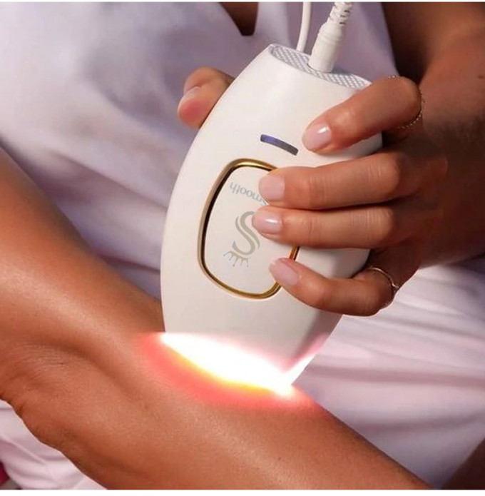 A picture containing person, holding, indoor, hand

Description automatically generated