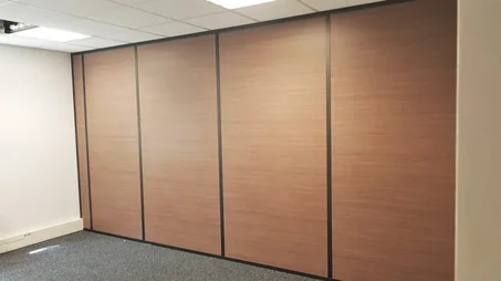 Les cloisons pleines toute hauteur aluminium et bois
