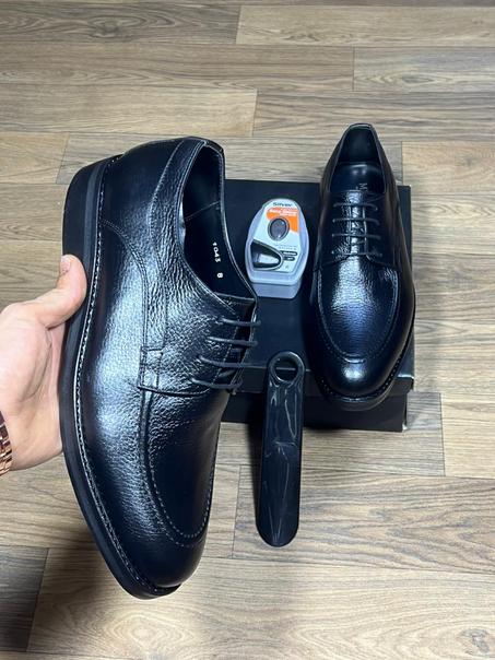 R08 Chaussure en Cuir Noir