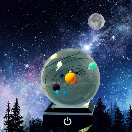 أضف لمسة من الفخامة والإبداع إلى أي غرفة – كرة بلورية ثلاثية الأبعاد للنظام الشمسي