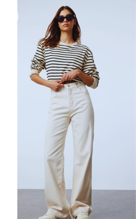 بنطال قماش أسود مطوي بأرجل واسعة