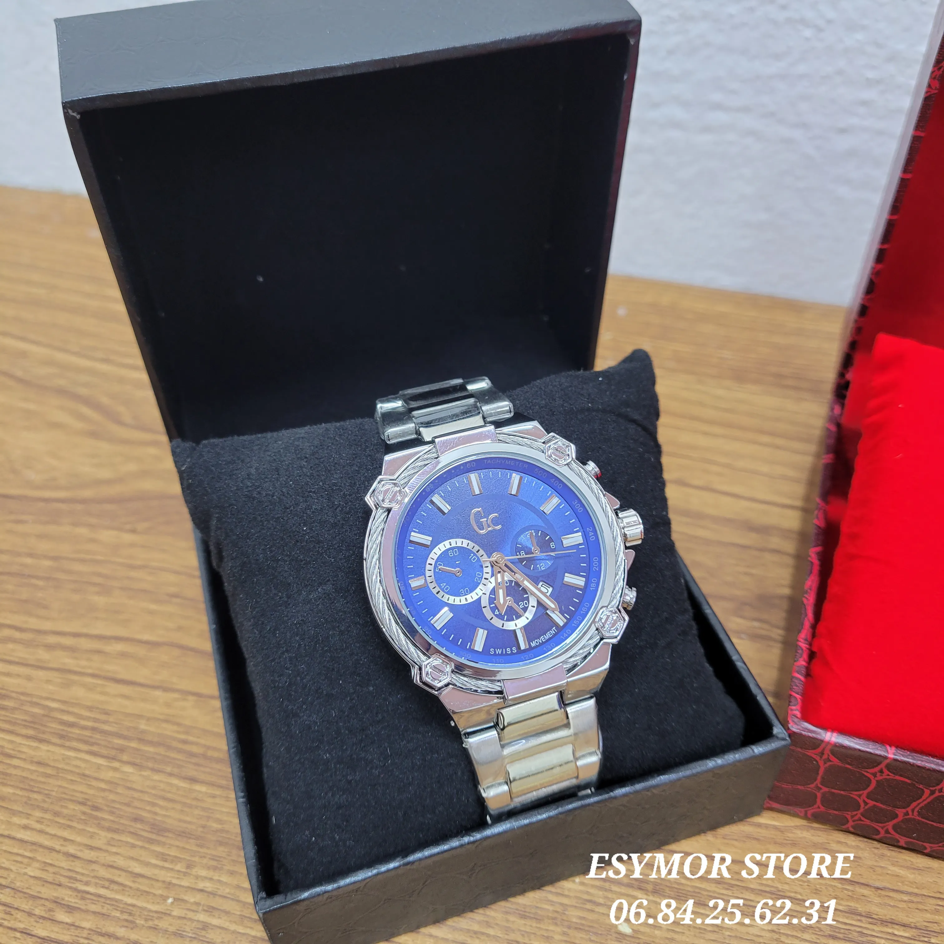 Montre Guess Collection  -  Avec  une Boite Simple
