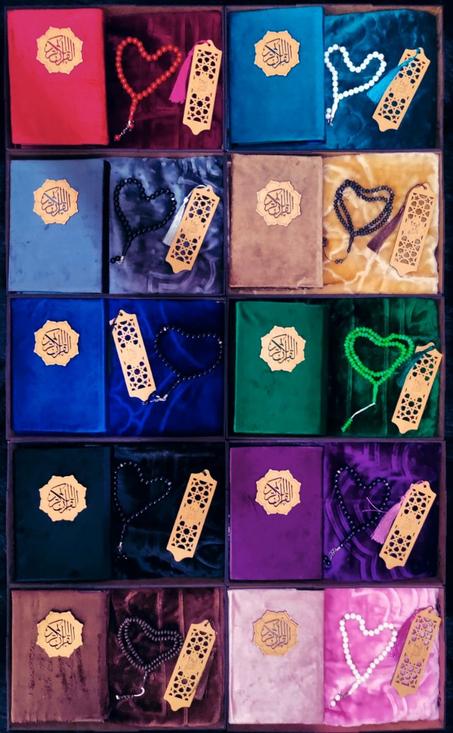 مصحف + سجادة كبيرة +وتسبيح