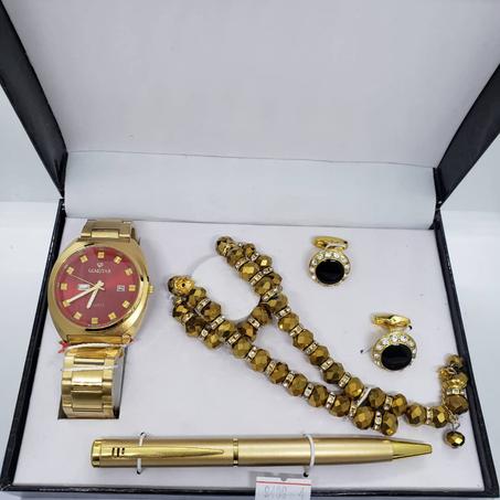 طقم بوكس رجالي.