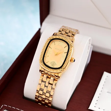 ساعات نسائيه عدت موديلات من ماركه فريسكا.