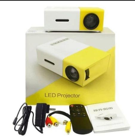 جهاز عرض الأفلام صغير الحجم من لومي