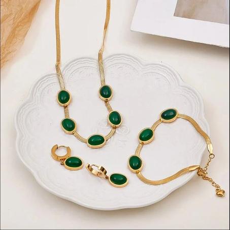 طقم الزمرد الكريستالي