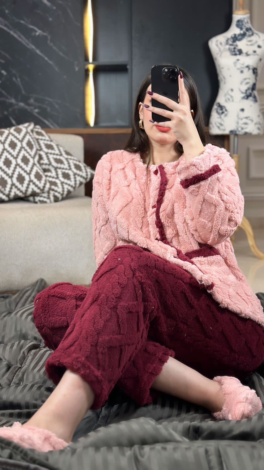 Nouveautés 2025 chez Mimi Style😍 Pyjama 3 pièces en fourrure ultra-douce avec chaussettes assorties🎁