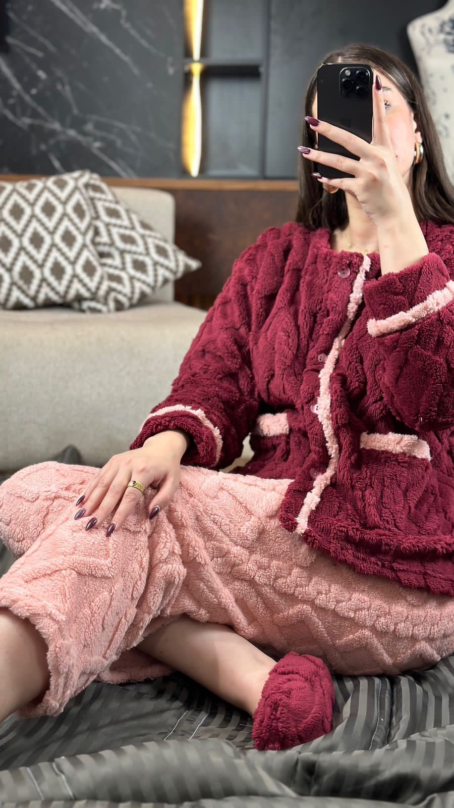Nouveautés 2025 chez Mimi Style😍 Pyjama 3 pièces en fourrure ultra-douce avec chaussettes assorties🎁