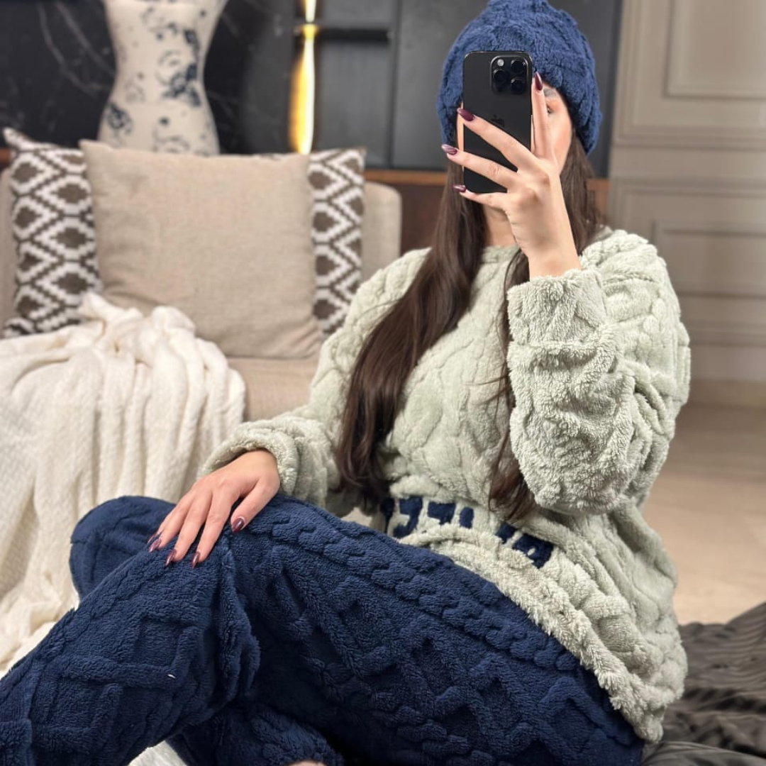 Nouveautés 2025 chez Mimi Style😍 Pyjama 3 pièces en fourrure ultra-douce avec BONNET assorties🎁 (copy)