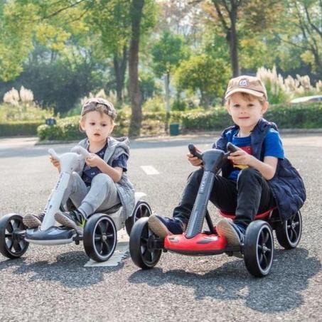 سيارة سباق للأطفال