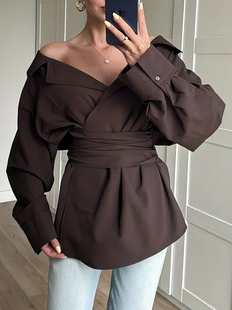 Chemise marron à épaules dénudées