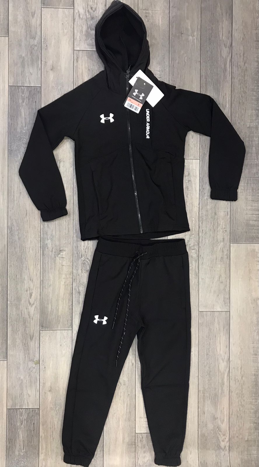 طقم رياضي من UNDER ARMOUR