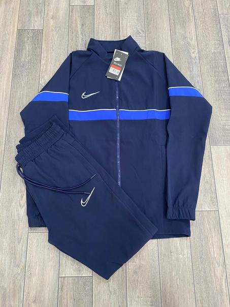 بدلة رياضية من NIKE