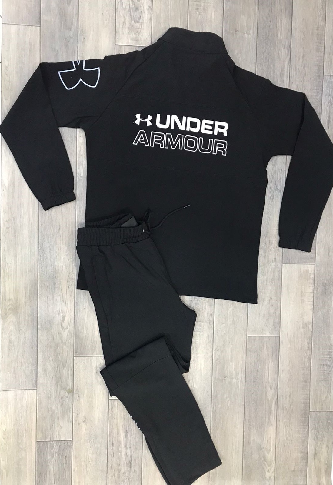 طقم رياضي بغطاء رأس من Under Armour