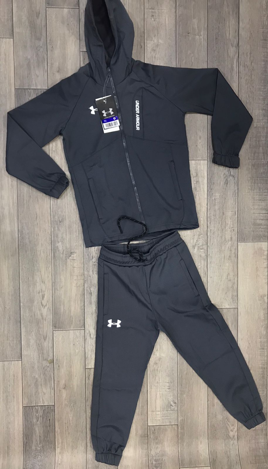 طقم رياضي من UNDER ARMOUR