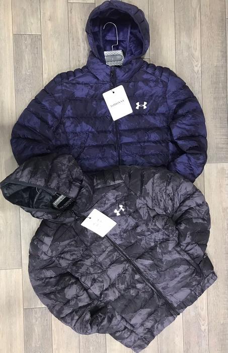 جاكيت مبطّن بغطاء رأس من  UNDER ARMOUR