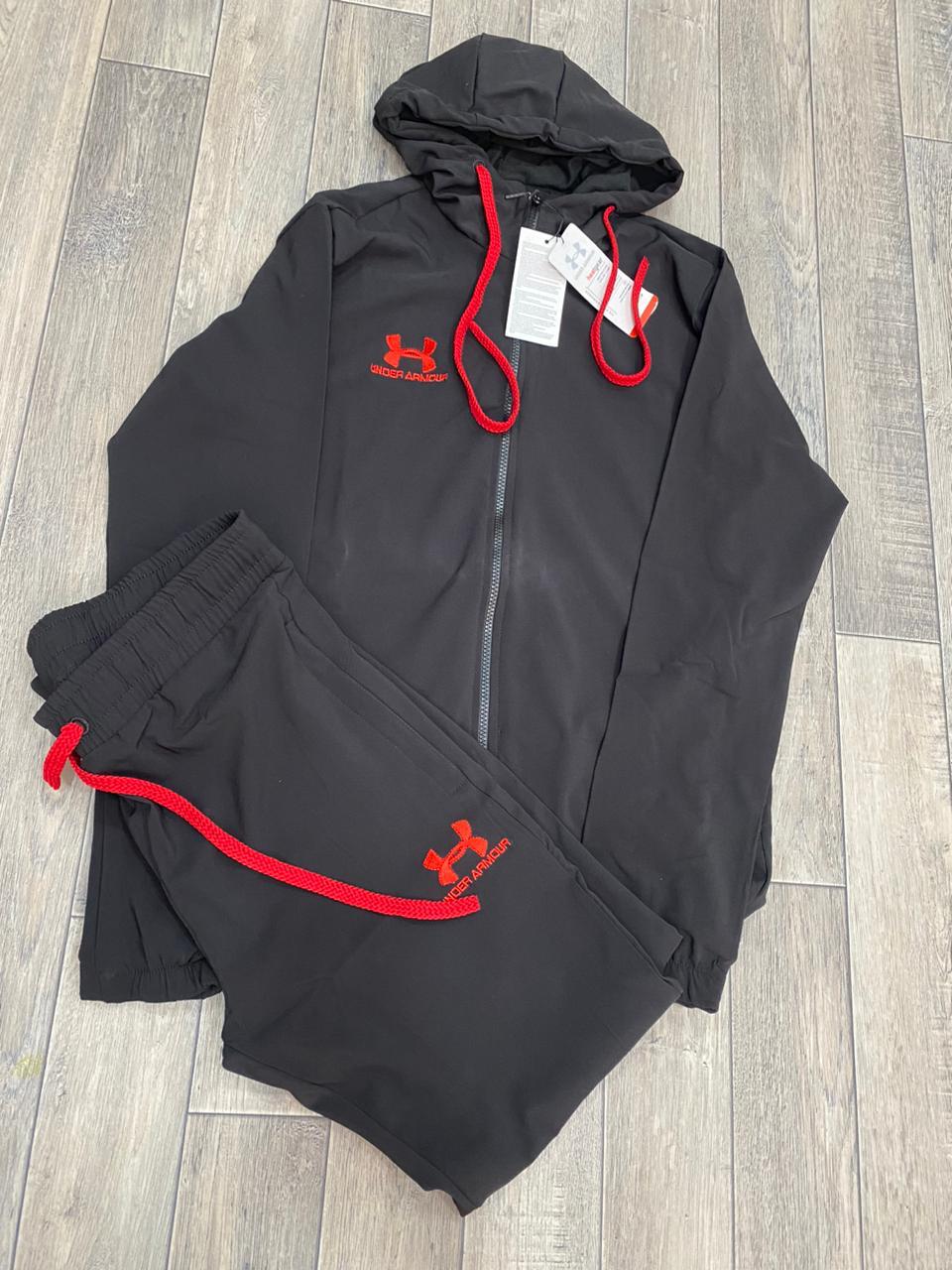 بدلة رياضية من Under Armour