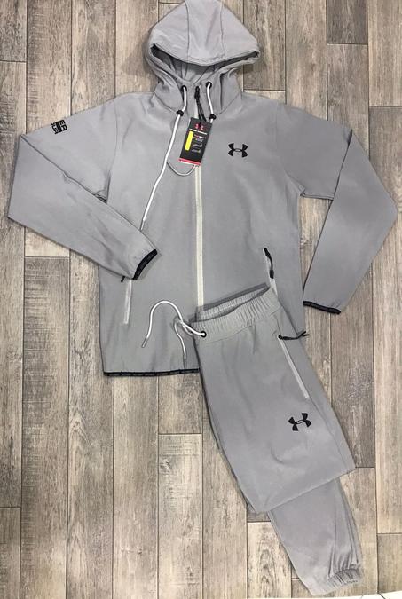 طقم رياضي بغطاء رأس من Under Armour