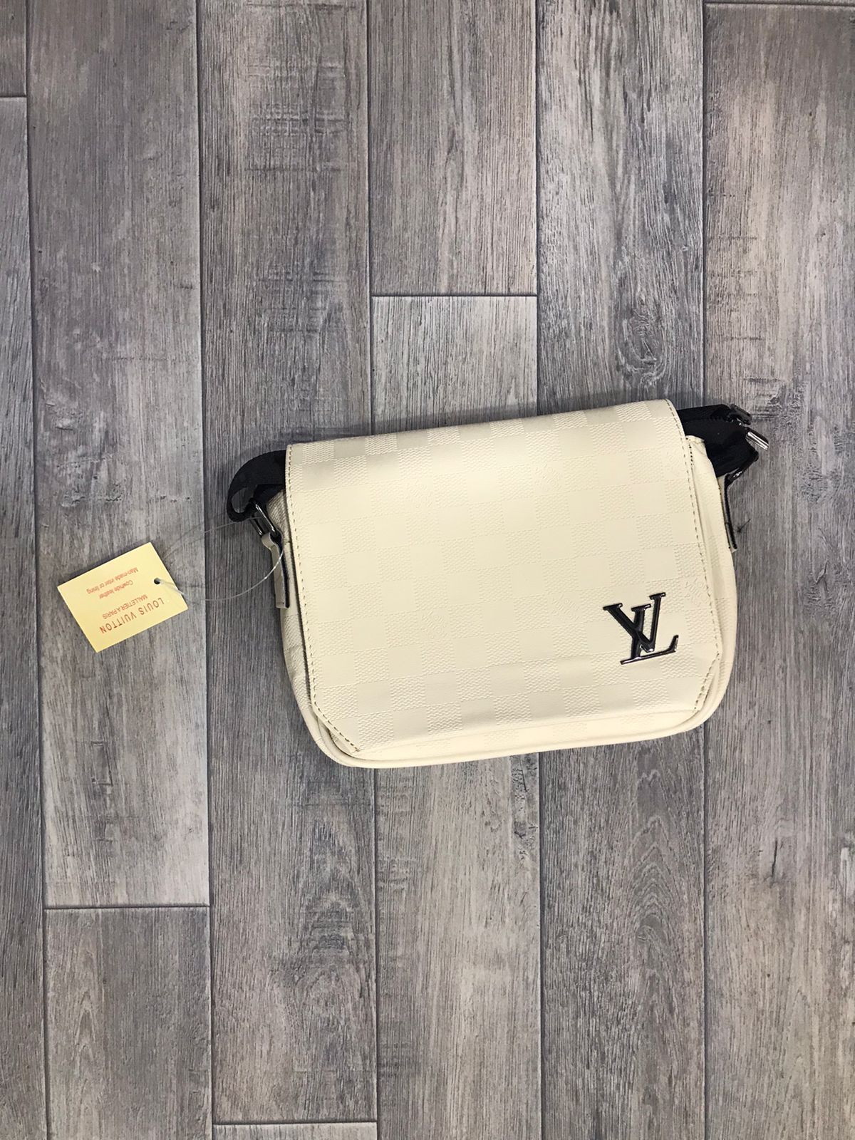 محفضة رجالية من Louis Vuitton