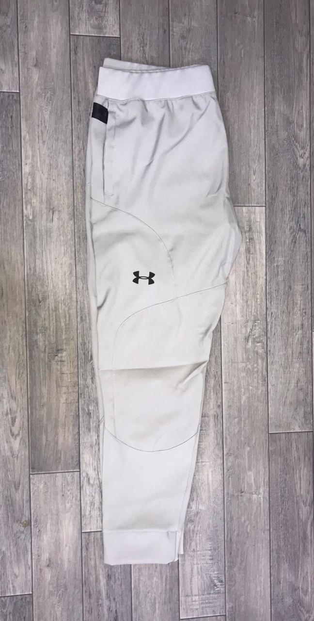 سروال من UNDER ARMOUR