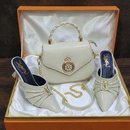 حقيبة مع حذاء